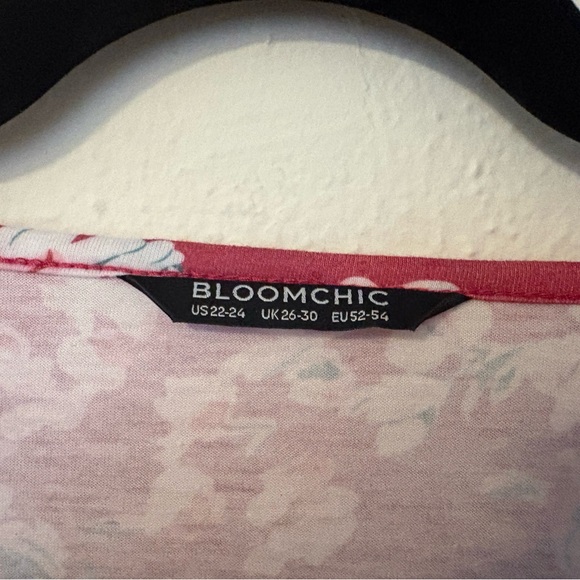 BloomChic Red Floral V-Neck Peplum Tunic - Picture 2 of 2